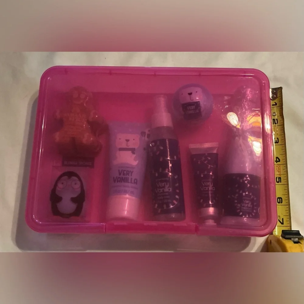 🛍️LAST CHANCE 🛍️NWT 7 piece Bath & Body Gift Set with pink carrying case
